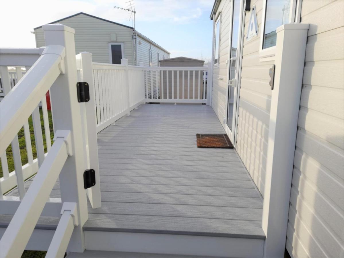 3 Bedroom Modern Caravan Sleeps Up To 8 Campsite *