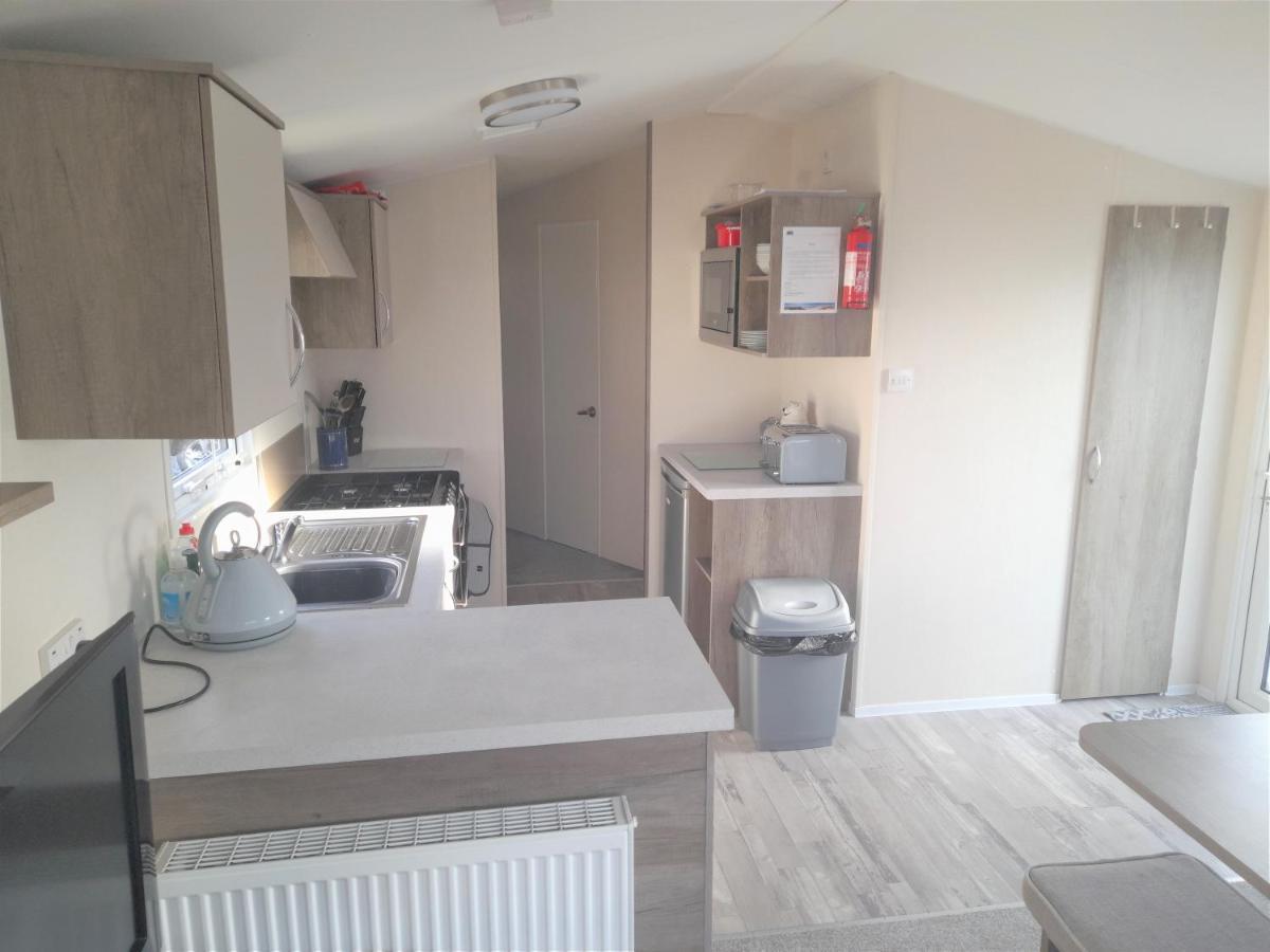 3 Bedroom Modern Caravan Sleeps Up To 8 Millom