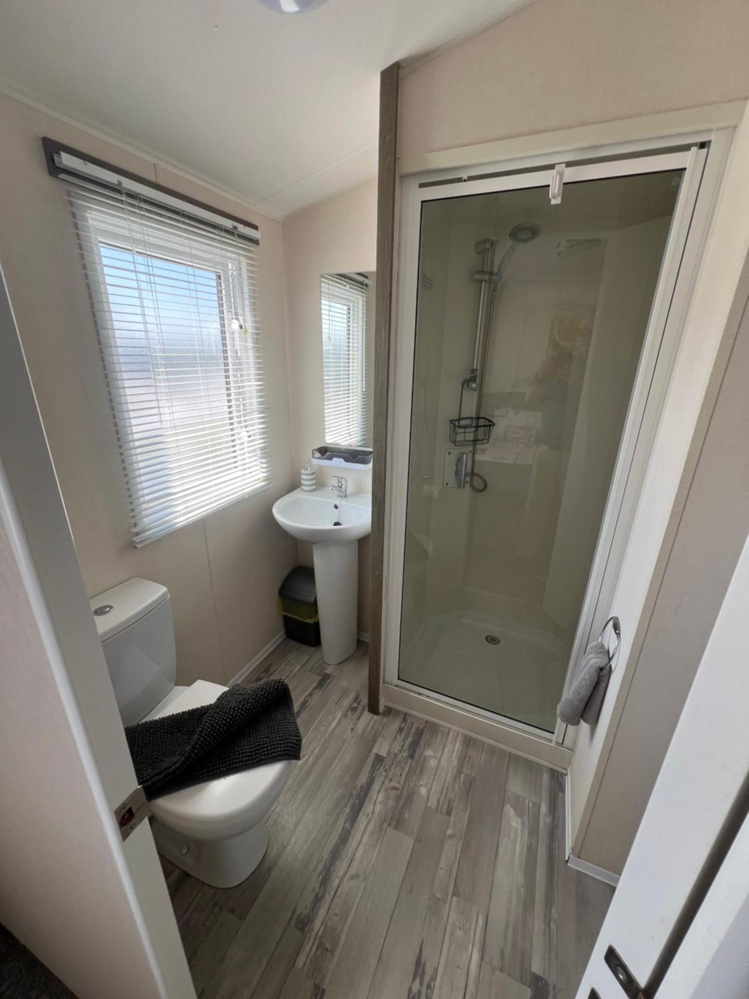 3 Bedroom Modern Caravan Sleeps Up To 8 Campsite
