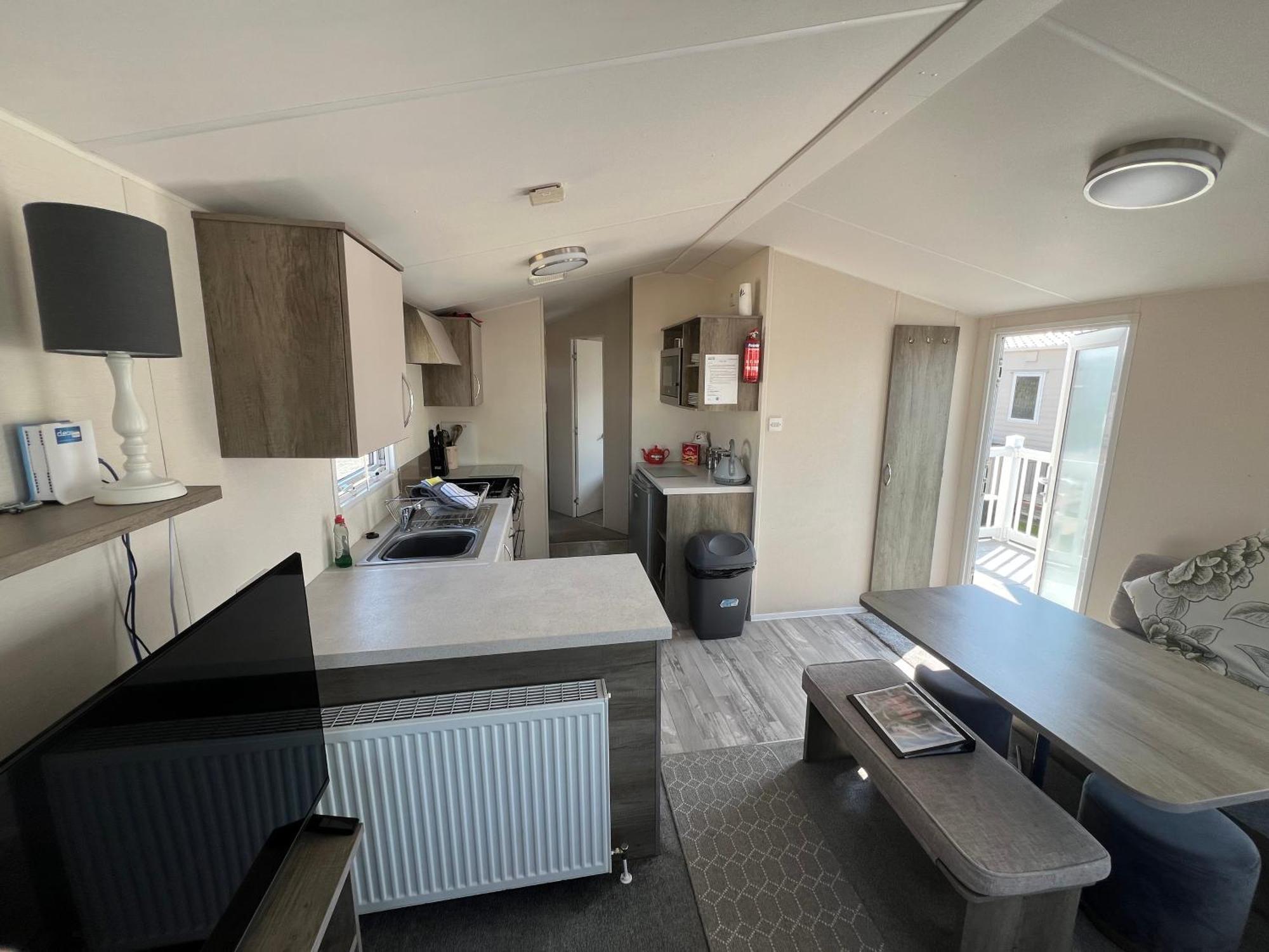 3 Bedroom Modern Caravan Sleeps Up To 8 Campsite *