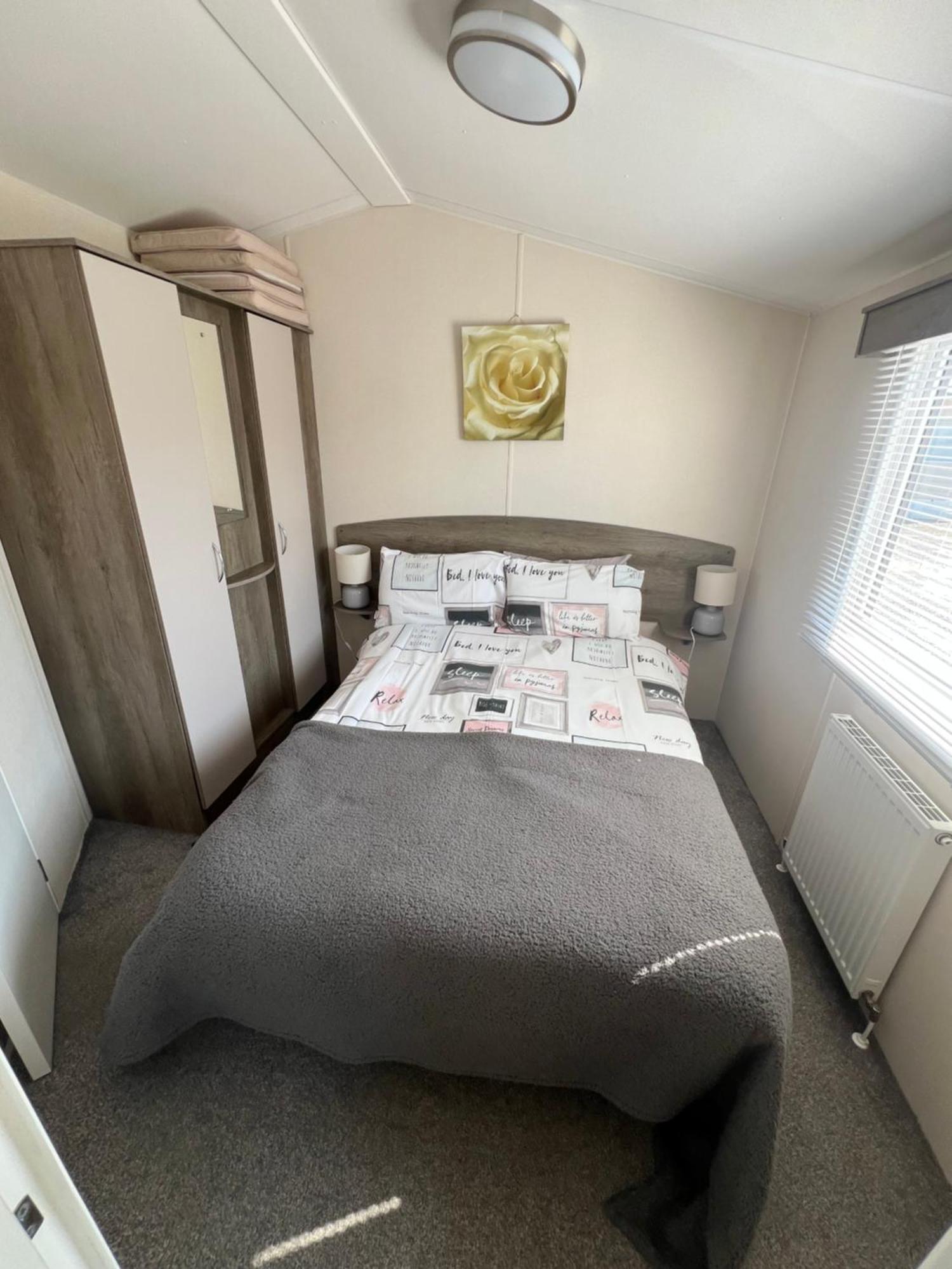 3 Bedroom Modern Caravan Sleeps Up To 8 *